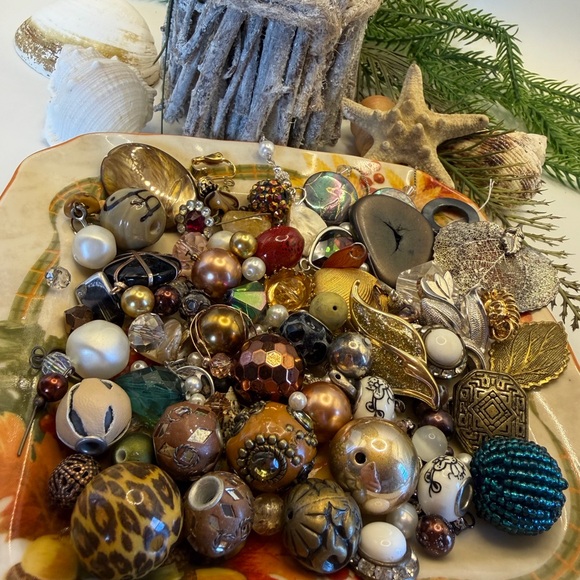 Assorted Bead Soup 🥣 Can You Find the Vintage Gold Lion 🦁 Earring? - Picture 8 of 14